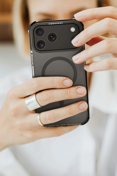 Husa MagSafe pentru iPhone